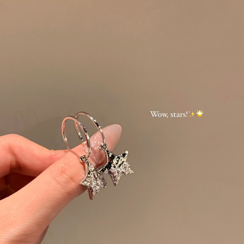 Sweet and cool style, spicy girl star earrings, light luxury, niche and high-end feel, five-pointed star ear rings, unique and popular online celebrity earrings Specification drawing