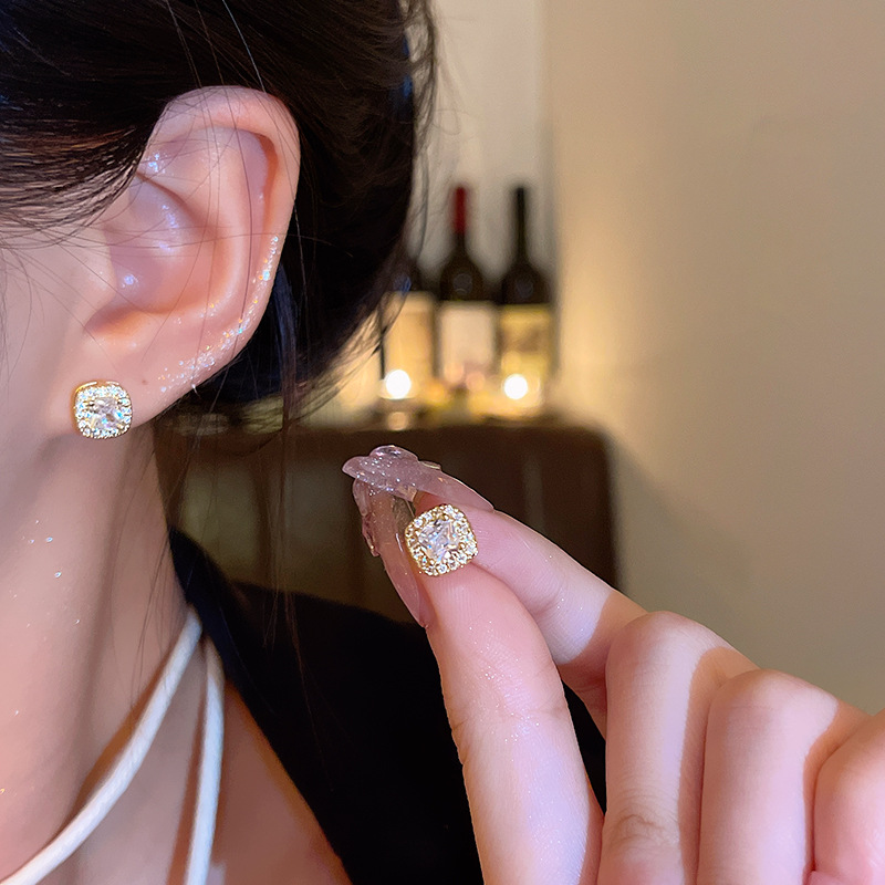 Exquisite micro-inlaid square zircon earrings for women, fashionable, light luxury, niche and high-end style earrings, sparkling diamond earrings wholesale details Picture