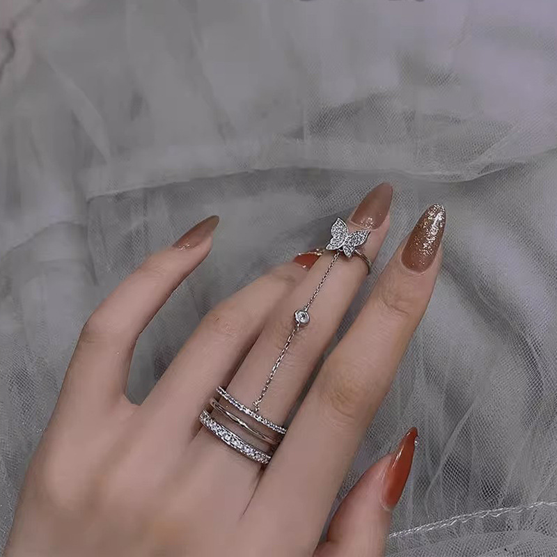 A light luxury double ring butterfly ring, a trendy and cold style for women on Instagram, with a unique and high-end vibe for dancing, and a niche design index finger ring details Picture