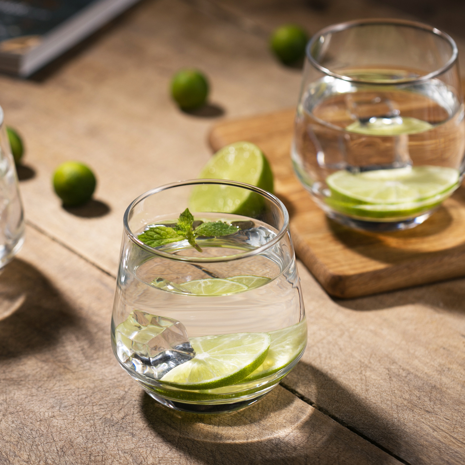 European-style household geometric cups, glass cups, whisky wine glasses, heat-resistant water cups, juice drink cups, tea cups with printed logos Application Scenario