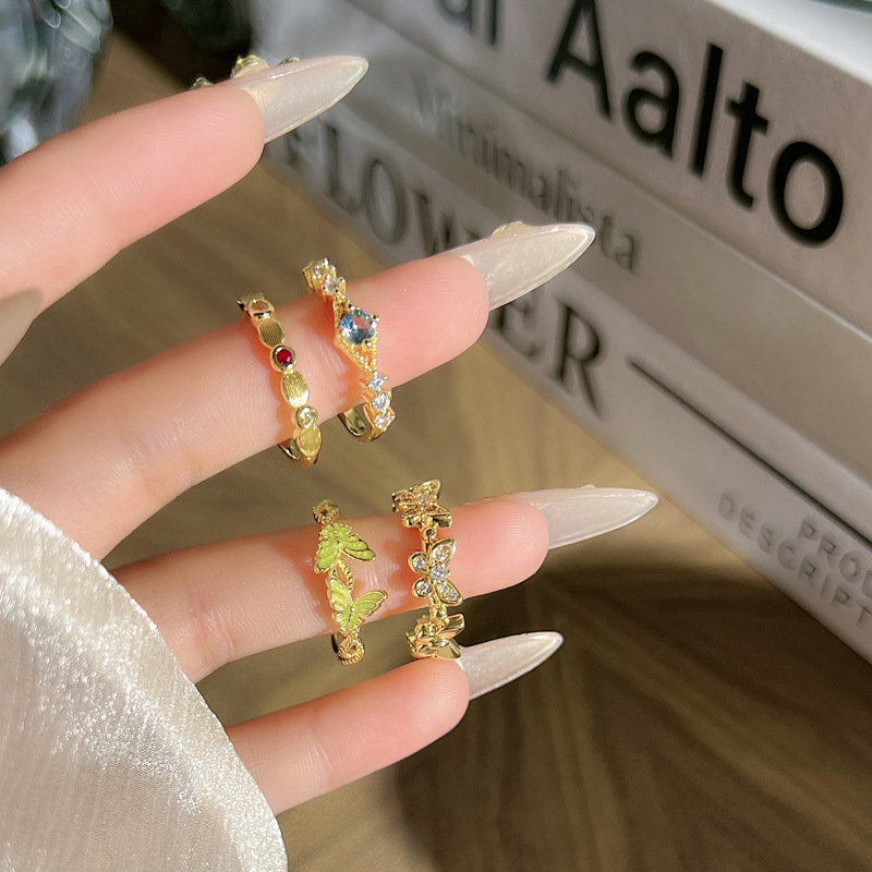 French light luxury golden butterfly ring, a rare and sweet, versatile, country-style, simple and elegant index finger ring full figure