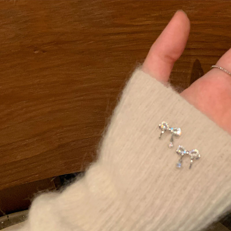Super ethereal and exquisite hollowed-out bow stud earrings, high-end Japanese and Korean light luxury earrings, women's niche design, sweet and cool earrings Specification drawing