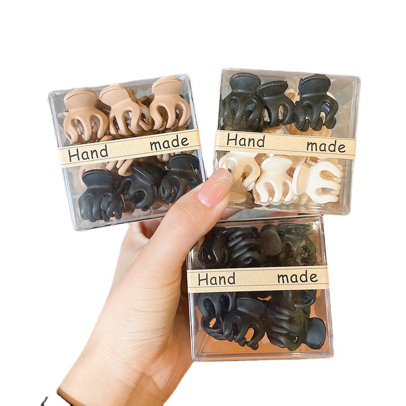 Zhou Yang's small blue-black hairpin, a must-have for fixing a high ponytail, features a shark hairpin on the side of the bangs and a female hairpin at the back of the head Item Picture