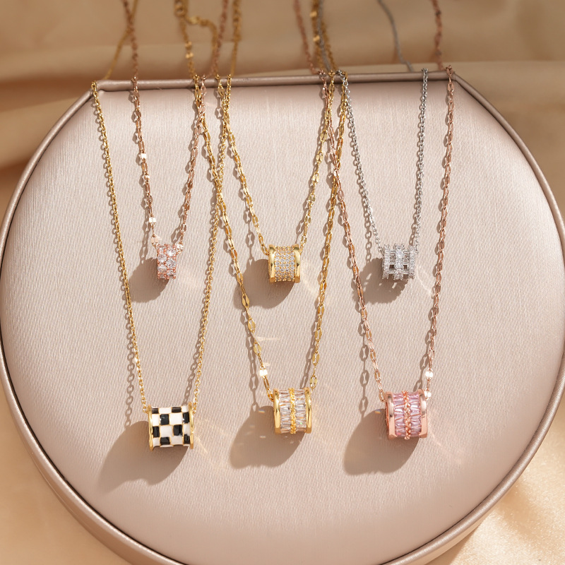 Korean version 18k electroplated small waist pendant titanium steel necklace, women's fashion inlaid zircon collarbone chain, popular online jewelry full figure