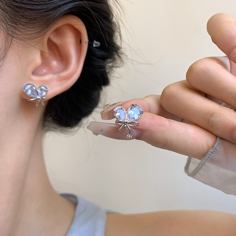 Light luxury super flash zircon heart-shaped stud earrings, women's unique bow, high-end and elegant earrings, fashionable earrings wholesale details Picture