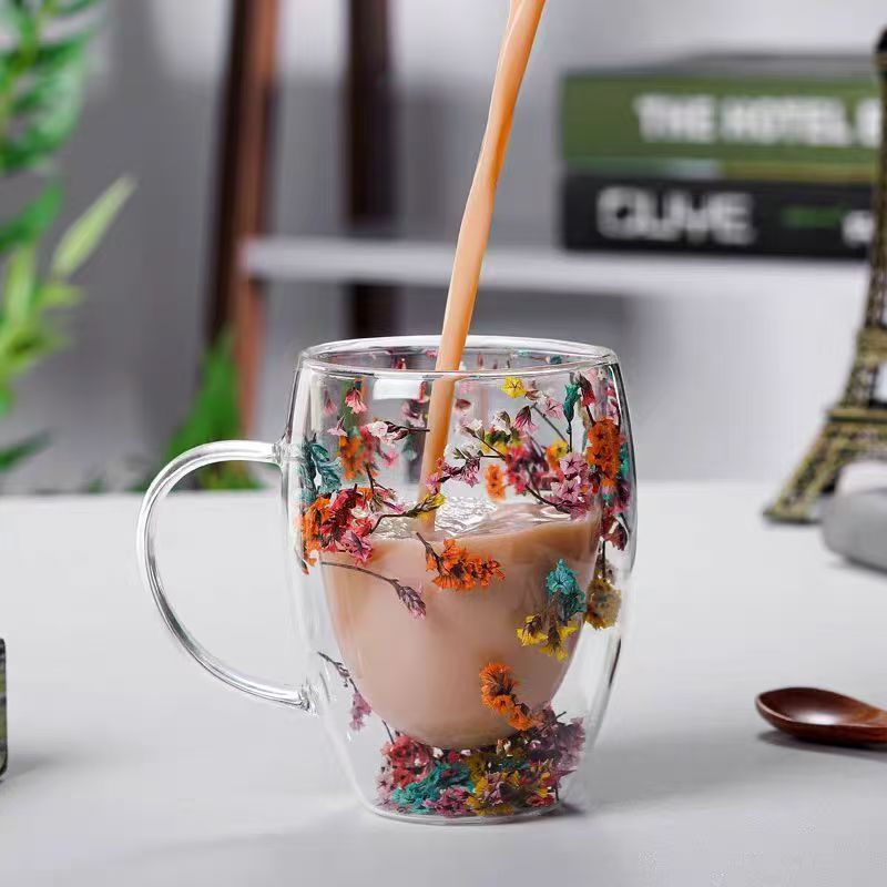 Double-layer vacuum dry flower cup, milk cup, high borosilicate glass cup, office, home, bar, souvenir, real flower cup Application Scenario