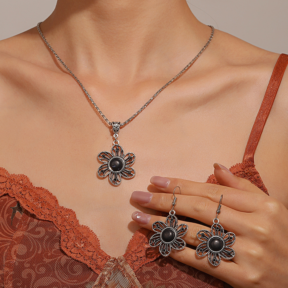 European and American cross-border retro French turquoise pendant earrings necklace set, hollowed-out sunflower earrings collarbone chain accessories Specification drawing