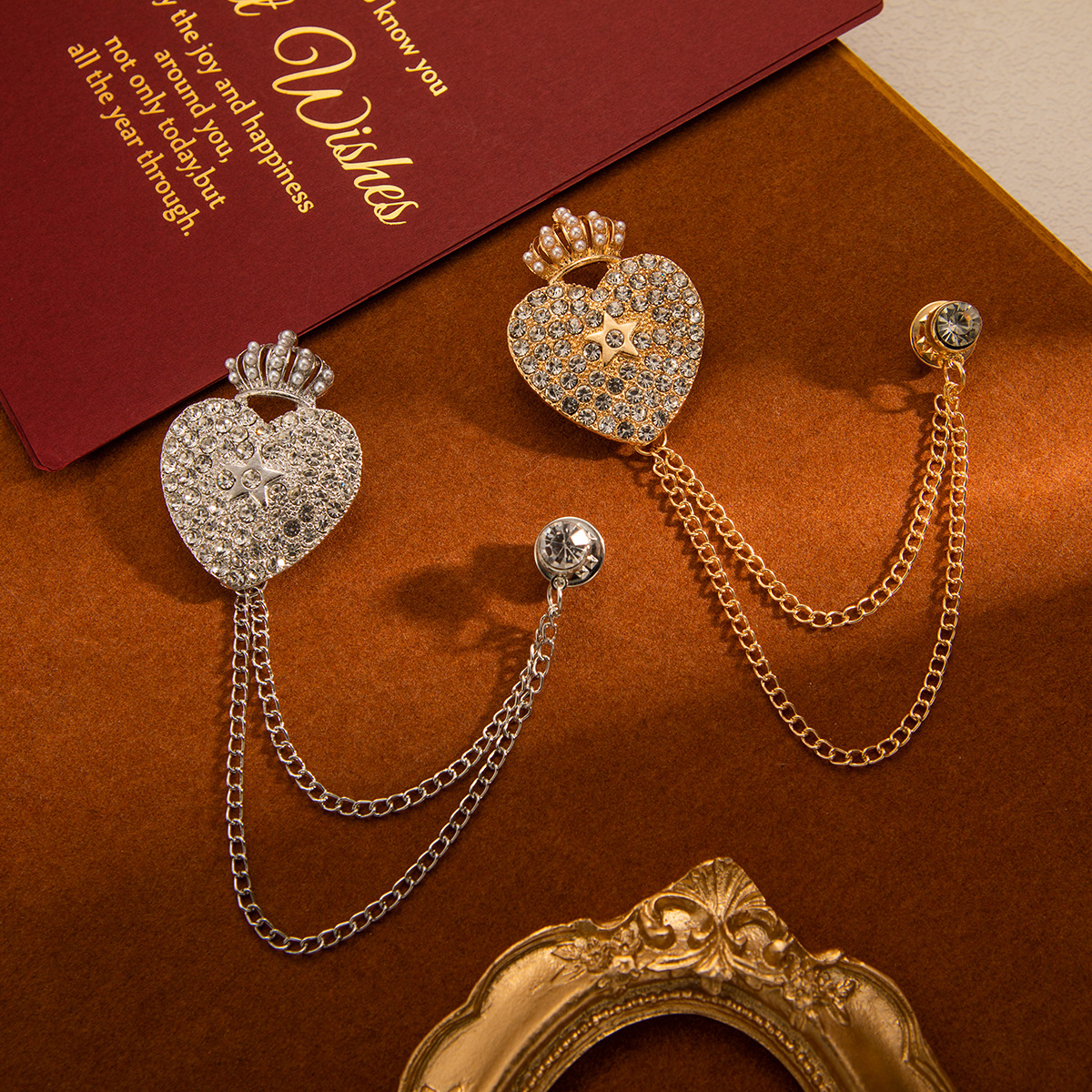 European court retro alloy brooch, light luxury tassel brooch, collar pin accessory, fashionable crown with diamonds, simple and versatile full figure