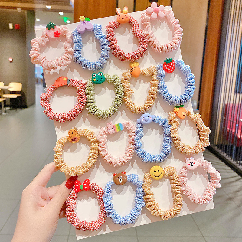 Children's cartoon animal small intestine hair band, flower high-elasticity rubber band, girls' hair won't be damaged, cute baby hair accessory and hair band Application Scenario