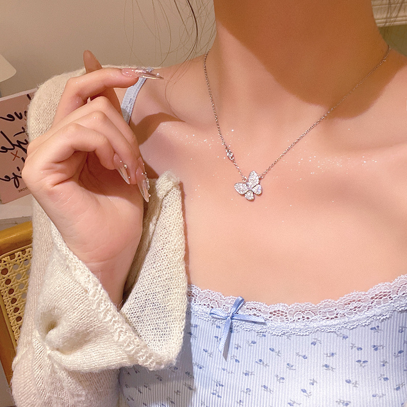 A full-diamond zircon butterfly titanium steel necklace with a high-end feminine touch and a light luxury style. It features a collarbone chain and is a popular sweater chain accessory details Picture