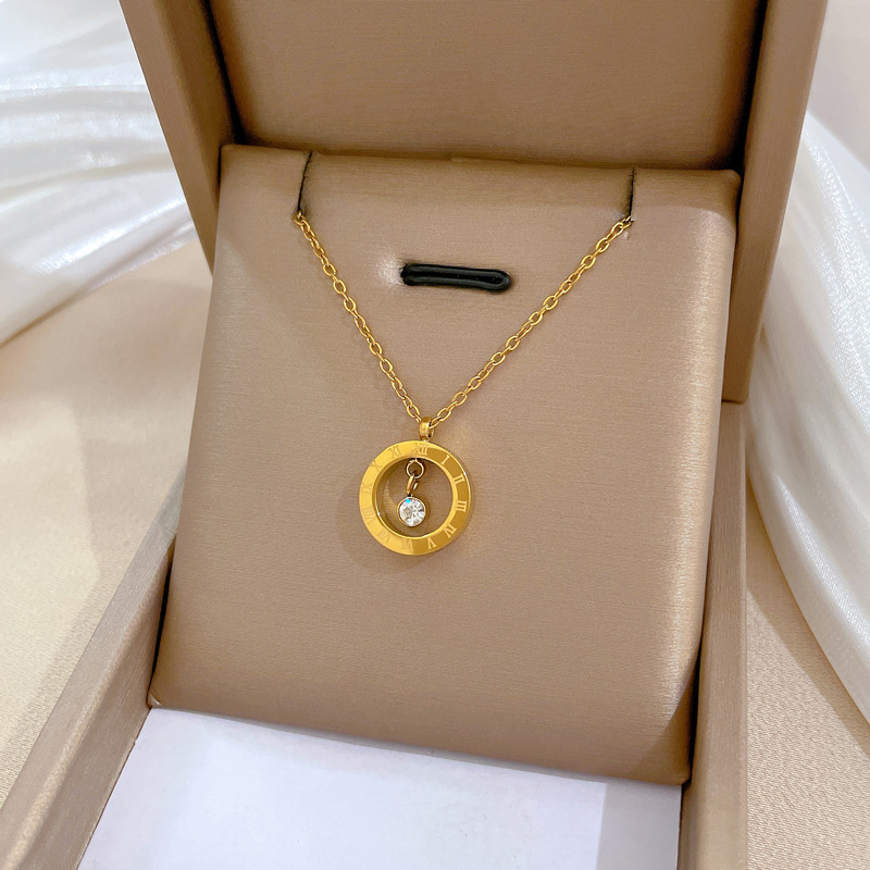 【 All-titanium Steel 】 Roman ring women's niche design simple pendant, short collarbone chain, Korean style cold neck Application Scenario