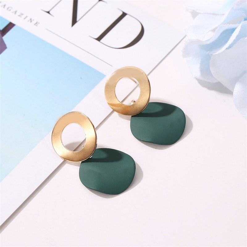 European and American fashionable geometric earrings, simple three-dimensional round stud earrings, personalized irregular round earrings for women Specification drawing