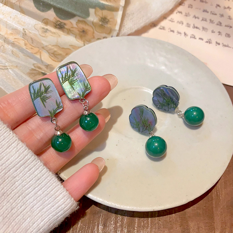 New Chinese-style bamboo leaf earrings with a high-end feel, ancient-style earrings and stud earrings, retro imitation green agate, elegant and grand earrings Specification drawing