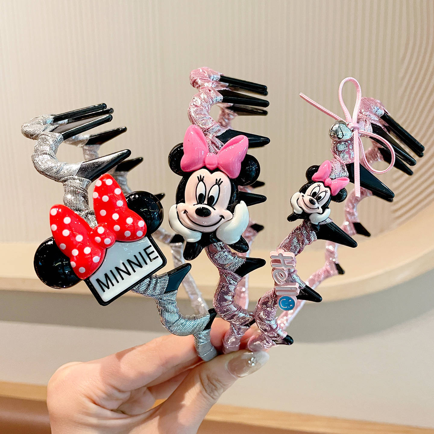 Children's cartoon kt cat hairband 2025 New style Girls' toothed anti-slip headband, a perfect tool for tying girls' bangs and breaking up hair full figure