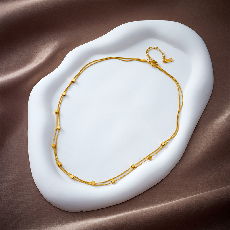 A simple, fashionable, retro and niche titanium steel small square double-layer necklace from Europe and America Specification drawing