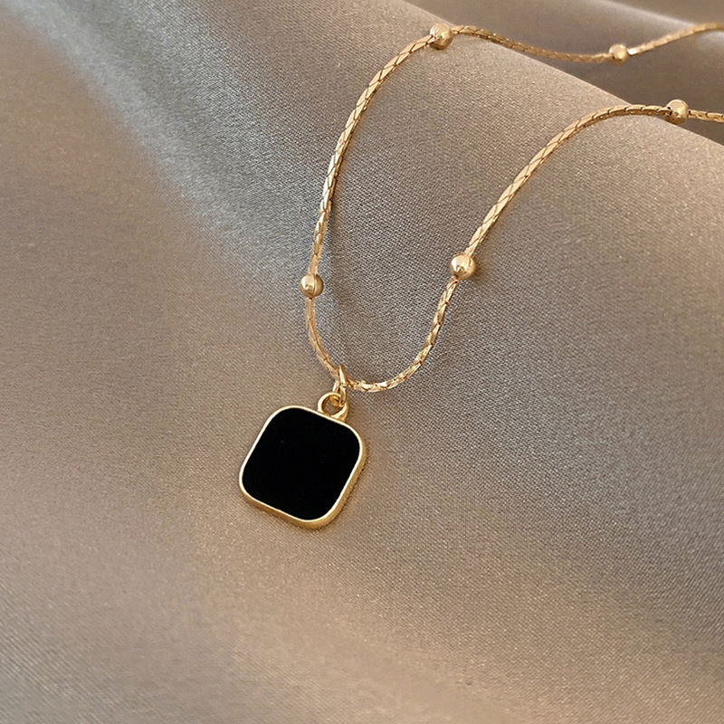 Ins-style hip-hop black dark geometric square necklace for women, new 2024, light luxury and niche design sense collarbone details Picture