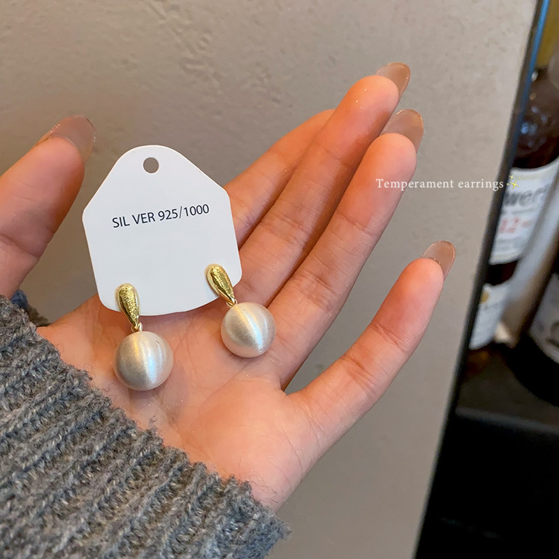 Frosted brushed metal round stud earrings for women, a light luxury and fashionable style with a high-end feel, new autumn and winter earrings for 2025 Application Scenario