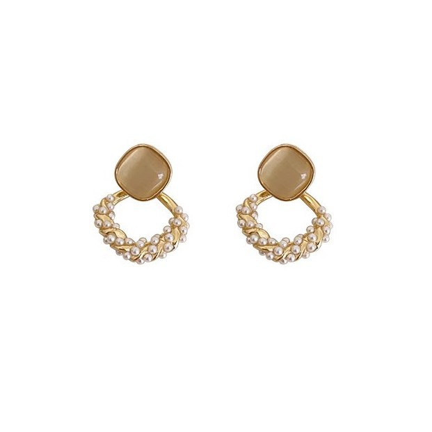 Square sugar cat's eye stone diamond-shaped pearl earrings, light luxury and high-end style, elegant stud earrings, women's autumn and winter silver needle unique earrings Item Picture