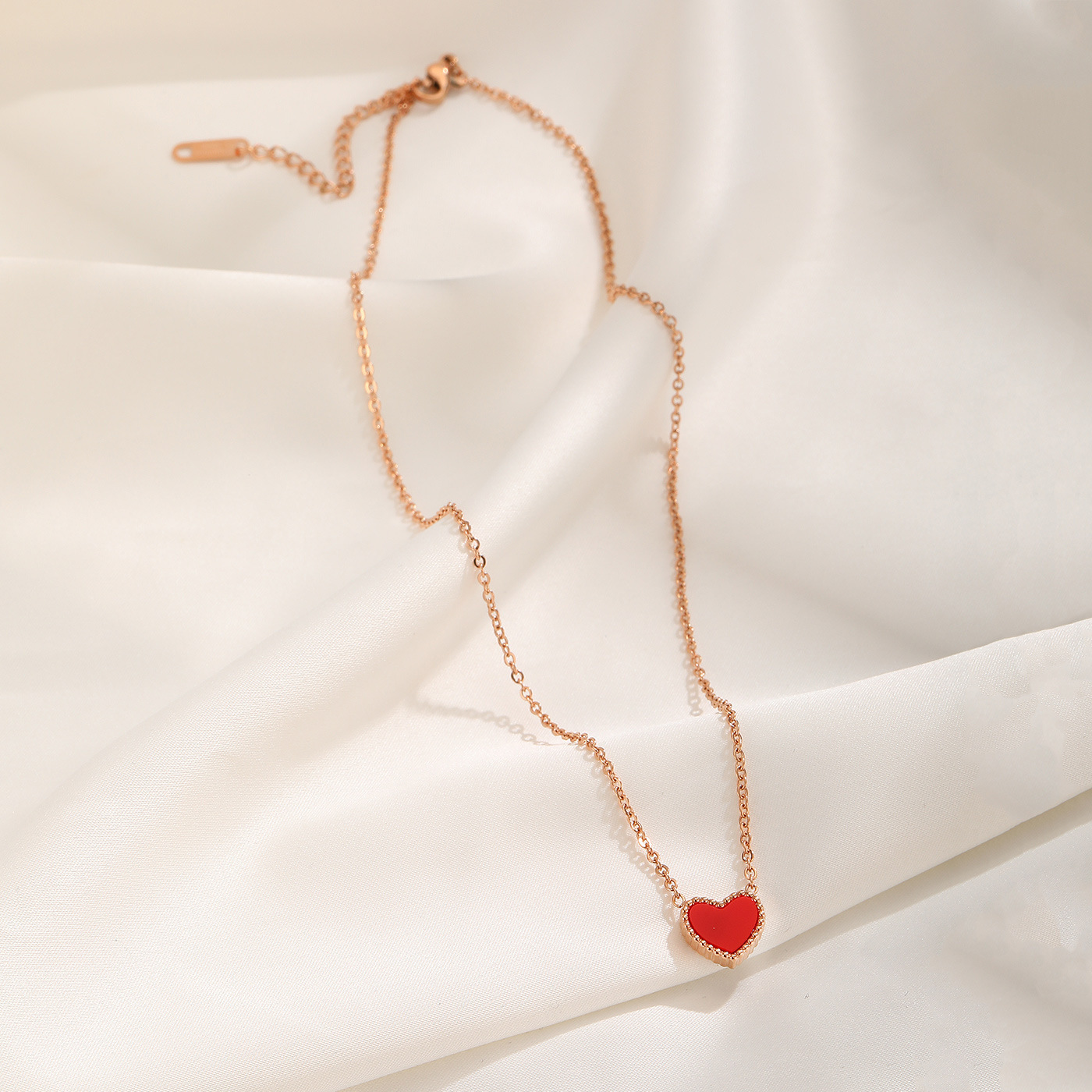 Korean version simple double-sided small red heart titanium steel necklace for women, 18k rose gold heart-shaped design pendant collarbone chain full figure