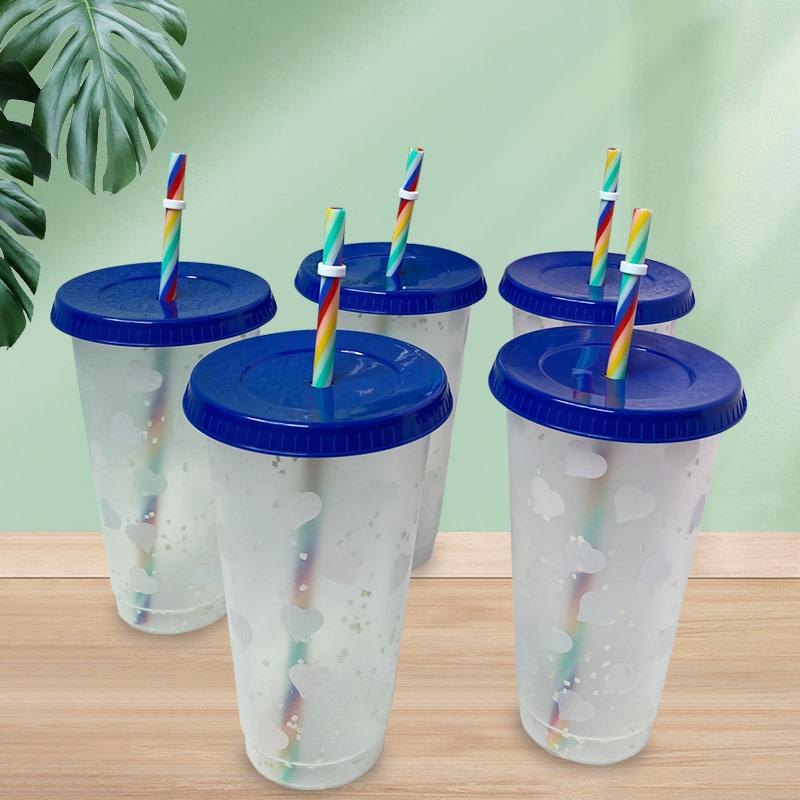 New creative heart-shaped color-changing cup, cold-resistant color-changing cup, large plastic with straw, DIY plastic cup manufacturer wholesale full figure