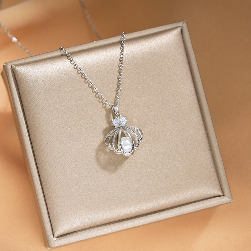 Korean-style light luxury hollowed-out pearl shell pendant, bow titanium steel necklace, women's fashion zircon full diamond collarbone chain details Picture