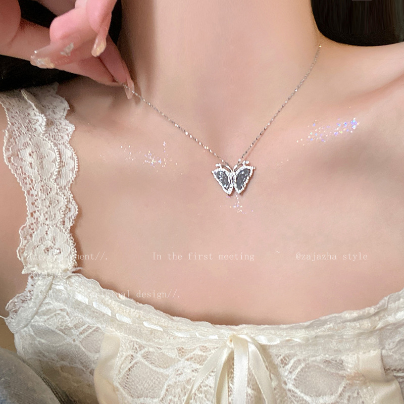 Ice crystal zircon butterfly necklace, sweet and cool girl style, spicy girl design sense collarbone chain, autumn light luxury pendant necklace accessory Specification drawing