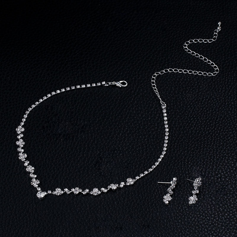 Wholesale of new Korean wedding accessories, silver-plated water drop bride water diamond silver necklace earrings set Item Picture