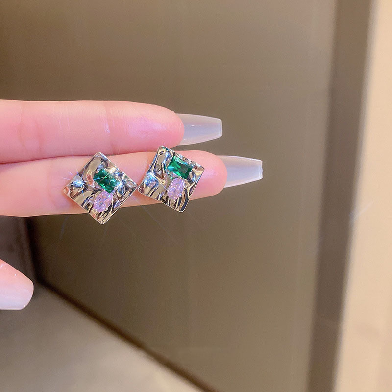 Pleated zircon square cold style earrings, Japanese and Korean simple and fashionable design sense ear studs, new elegant earrings wholesale full figure