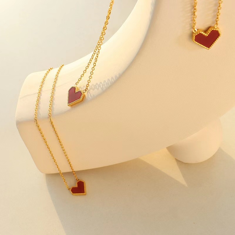 A light luxury style simple geometric small red heart titanium steel necklace with a unique female charm, an ins trendy heart-shaped collarbone chain accessory Application Scenario