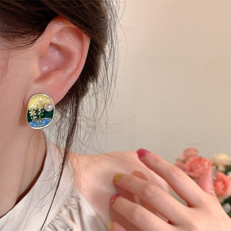 Mid-style Monet garden pearl earrings for women, retro round oil painting stud earrings, 2025 new style, light luxury and elegant earrings Application Scenario