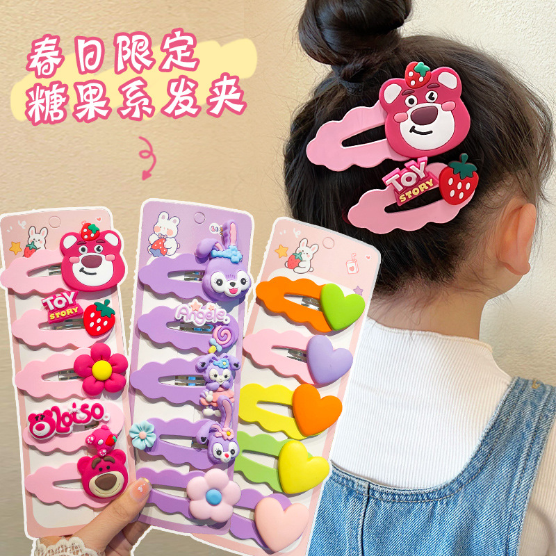 Children's cartoon hair clips are sweet and cute. The baby clip is a popular side hair clip by the seaside full figure