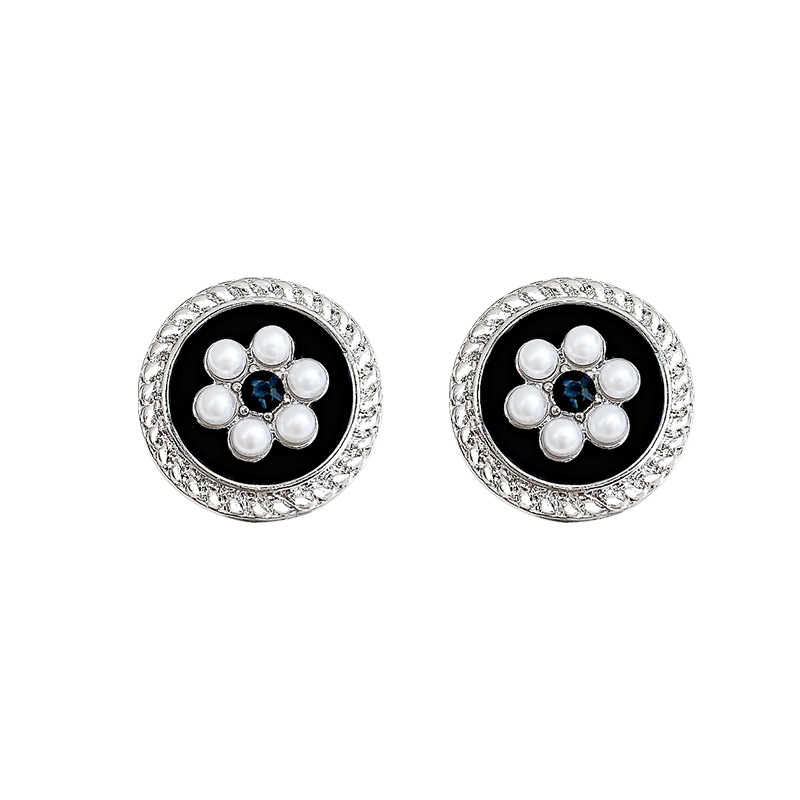 S925 Silver Needle Light Luxury retro black and white flower earrings, women's niche high-end design sense, versatile pearl stud earrings Item Picture