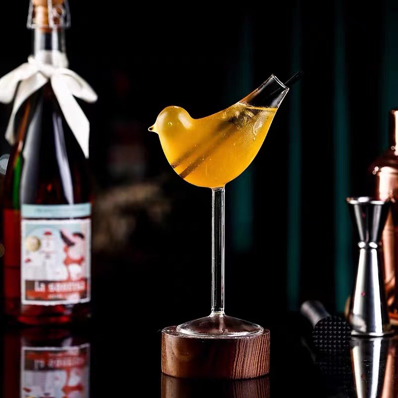 Wholesale of creative internet-famous bird glass cups, bird sweet wine glasses, cocktail glasses, smoked molecular wine glasses and tall glasses Application Scenario