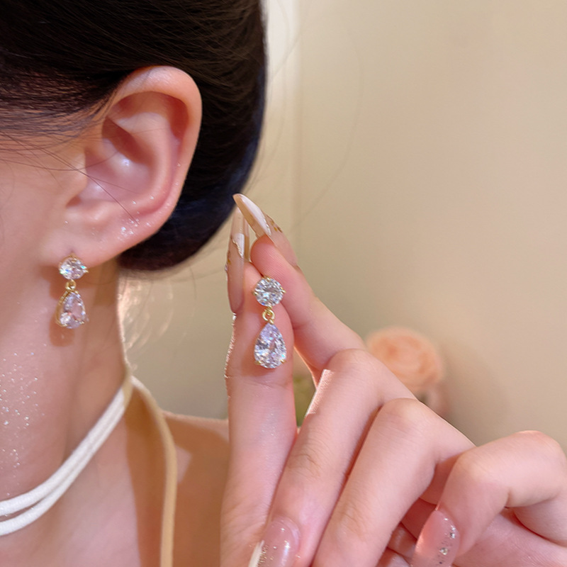 Super Flash Zircon teardrop-shaped earrings for women, a light luxury, niche, high-end look, simple stud earrings, a trendy and popular ear accessory details Picture