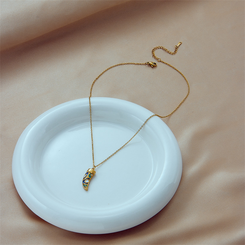 Fashionable and niche ethnic style design, metal titanium steel horn, colorful oil-dripping pendant chain accessory, retro necklace Specification drawing