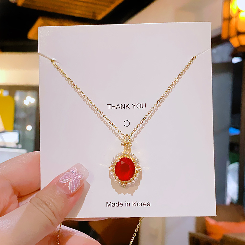 Fashionable and retro pearl, ruby and emerald necklace, feminine and light luxury titanium steel collarbone chain, personalized and versatile accessory Specification drawing
