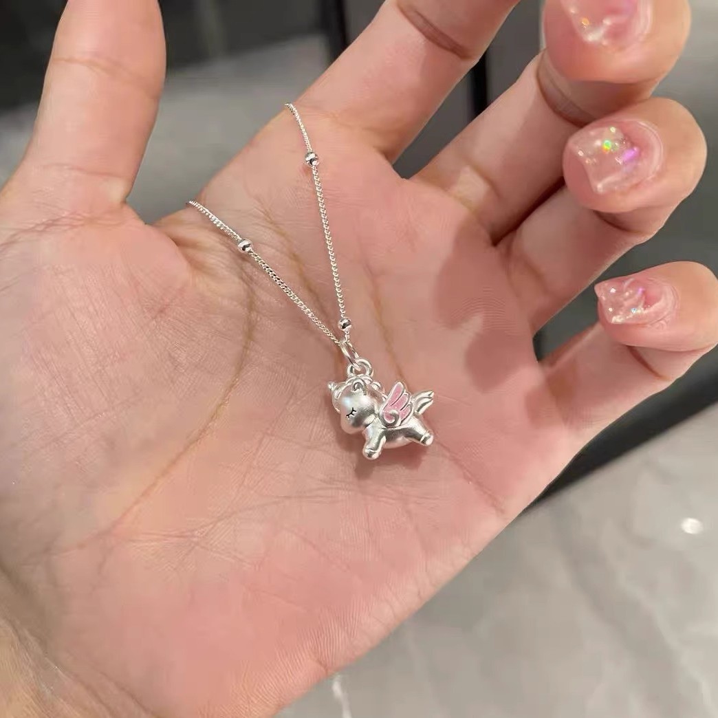 Cartoon 3D unicorn pendant necklace for girls, sweet, cute, gentle, niche, fashionable and versatile neck chain sweater chain Application Scenario