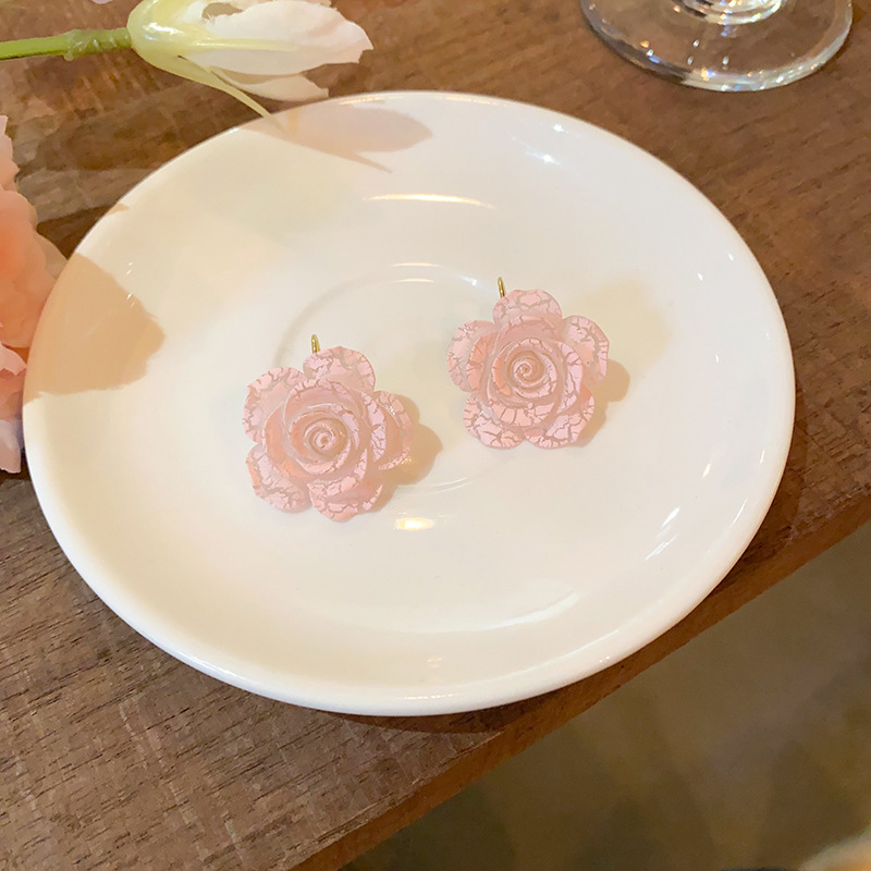 Korean-style crack resin flower ear buckles with a high-end feminine feel, new forest-style ear studs, fashionable, sweet and elegant earrings Specification drawing