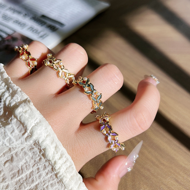 The ring is a retro, sweet and cool enamel ring with butterfly pearl inlay and an open ring. It is a rare and cold style versatile accessory details Picture