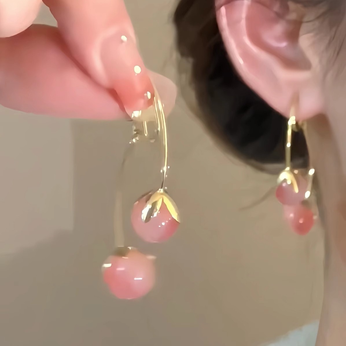 The niche design Cherry 925 silver needle earrings are light luxury and exquisite long earrings. They are super ethereal, sweet and cute, and elegant earrings full figure