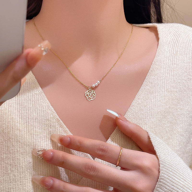 The 2025 new style of hollowed-out rose titanium steel necklace with a light luxury, niche and high-end feel, pearl neckchain and collarbone chain accessories details Picture