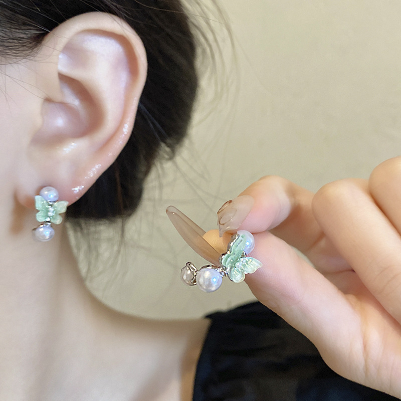 Korean bestsellers, sweet butterfly stud earrings, women's niche and versatile pearl earrings, unique and trendy high-end earrings details Picture