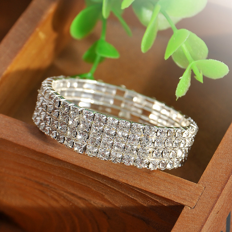European and American fashion luxury, full diamonds, shiny rhinestones, necklaces, bracelets, water drop earrings set, bridal accessories, 4 rows, 4526 Application Scenario