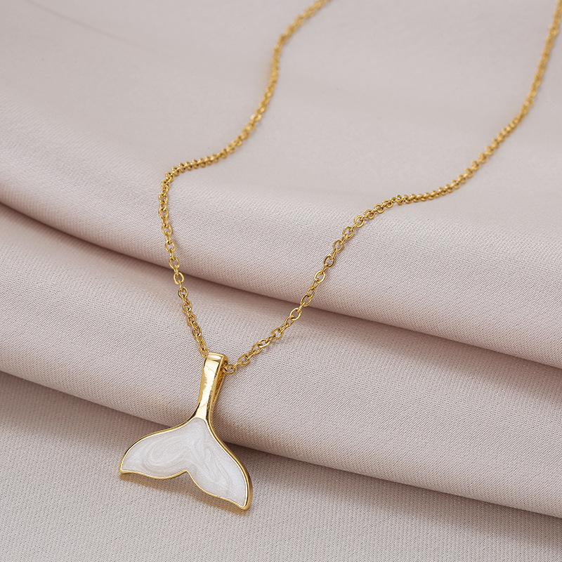 A simple 18k gold-plated oil-dripping fishtail pendant from Japan and South Korea, featuring a titanium steel chain with a unique design for women and a versatile collarbone chain details Picture