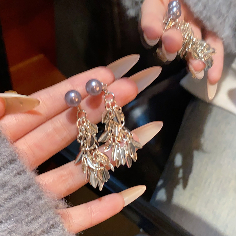Wheat ear grey pearl tassel earrings, unique and exaggerated female earrings, light luxury and high-end feel, round face slimming earrings and earrings full figure