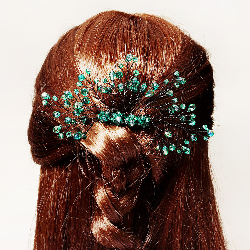 A fashionable and retro handcrafted crystal hair comb for wedding dresses and evening gowns in the shape of green branches and leaves from Europe and America details Picture