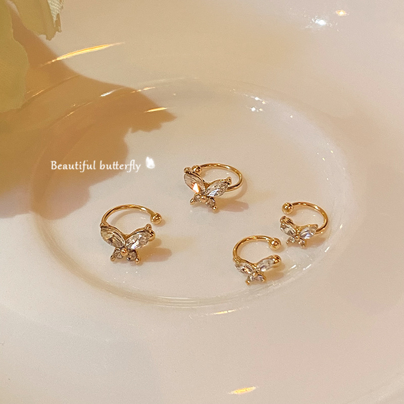 A must-have earring with sparkling diamonds and butterfly ear bone clips for women, exuding an ethereal and high-end charm. It's a new type of earrings from 2025 Application Scenario