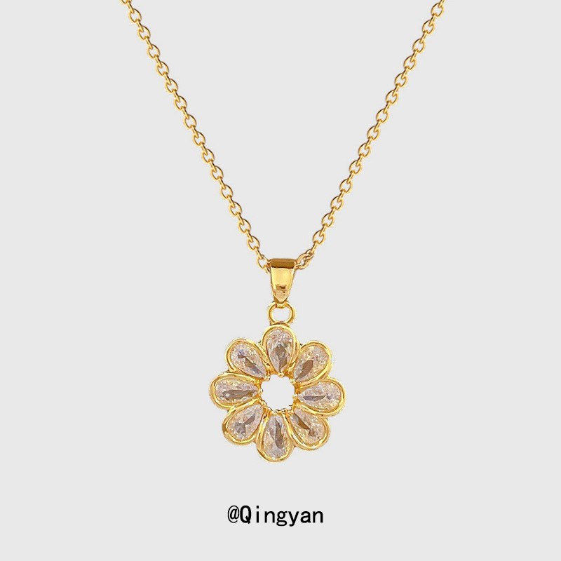 A new light luxury collarbone chain with a golden full diamond flower necklace and a women's micro-inlaid zircon pendant, featuring a trendy and versatile accessory full figure