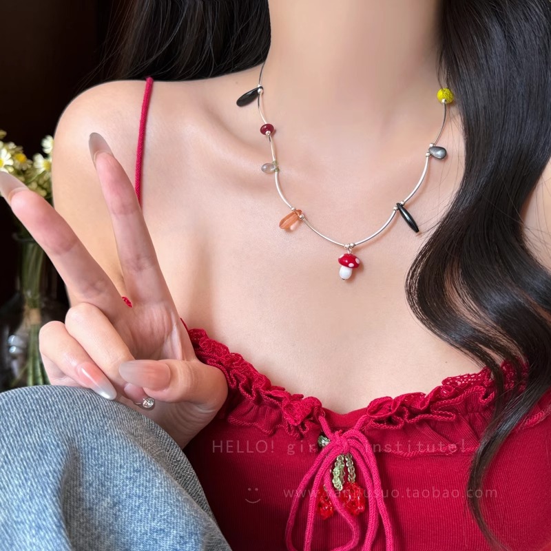 Cute and stylish starfish, shell and mushroom pendant necklace for women, simple, sweet, fashionable and versatile necklace, collarbone chain details Picture