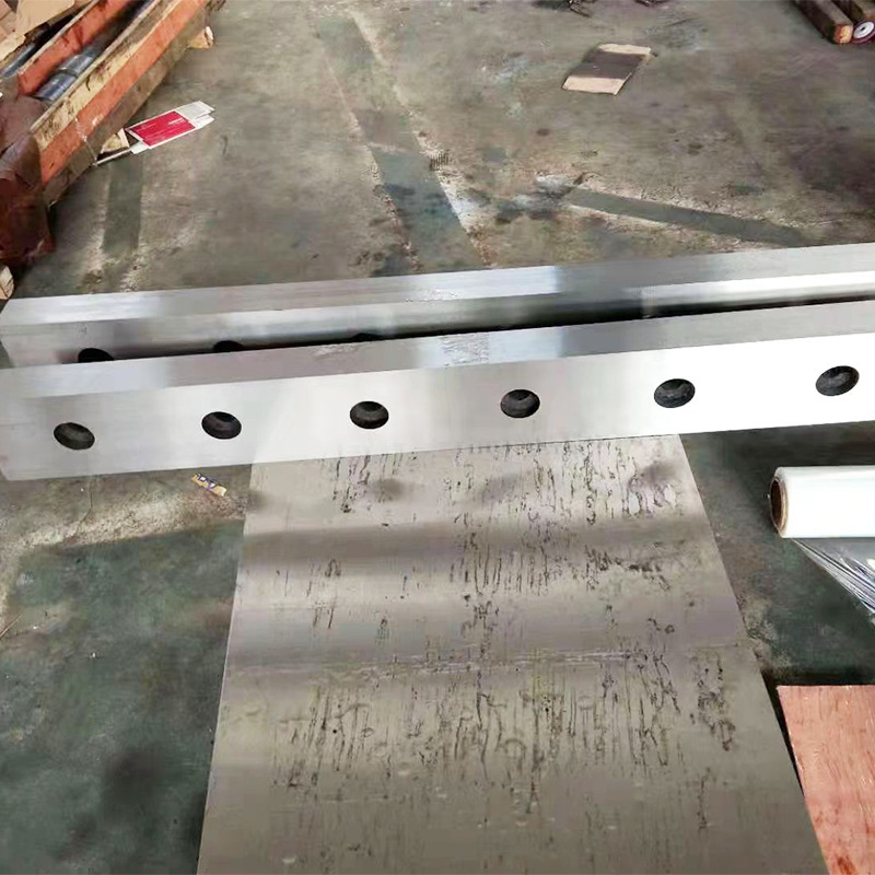 The overall shearing machine blade is made of DC53H13cr12mov material hydraulic gantry shears for cutting scrap iron Application Scenario